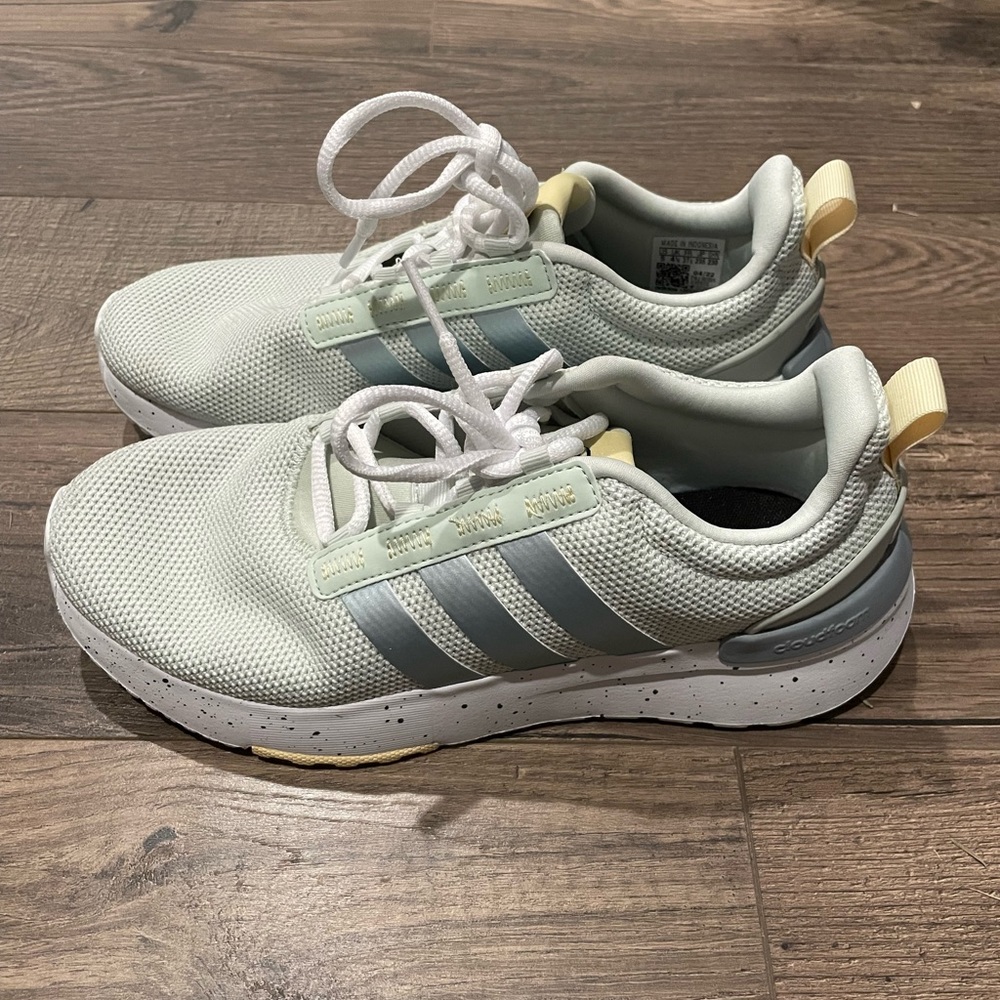 Adidas cloud foam sneakers